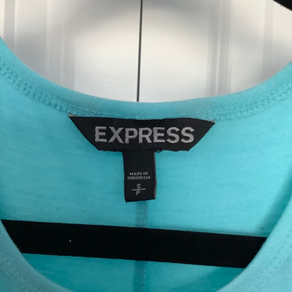 Express dress - Picture 2 of 4